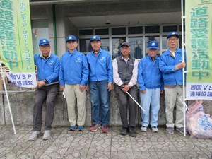【 工事中のため いつもと違う場所で記念撮影 】