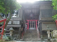 䒷